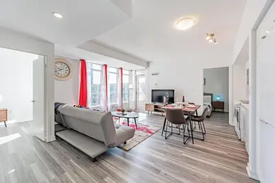 Image de Luxurious 2br-2bath, Parking, Lake View, Balcony