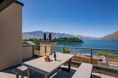 Image de 3-bedroom Penthouse Apartment - The Beacon 1002