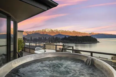 Image de 2-bedroom Penthouse Apartment - The Beacon 1004