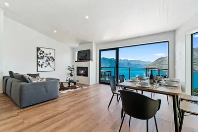 Image de Modern Luxe House with Magnificent View