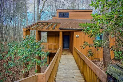Pet-Friendly Blue Ridge Stay w/ Resort Perks