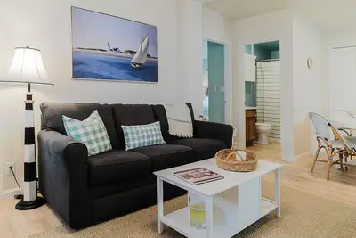 Image de Sea Crescent Cottage - Renovated, Near Beach & Downtown | Pool • Hot Tub • Bikes • Fire-pit