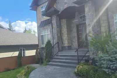 Image de Luxury Lodge Getaway Ii. w/ Wi-Fi & Ac in awesome Pg. Close to University of Pg