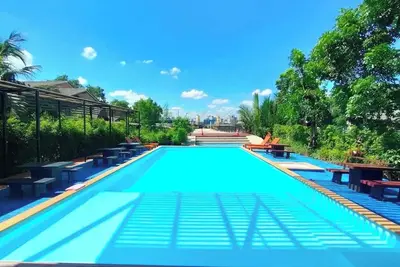 Riverside Pool Villa in Urban Oasis