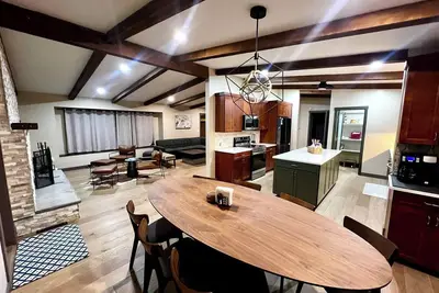 Image de Walk to Downtown Saugatuck! Spacious, newly-renovated 5br Home!
