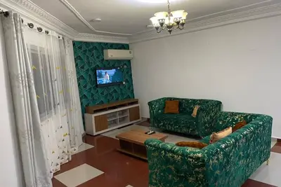 Image de Appartement Meublé Moderne – Centre-ville Yaoundé (Clim, Wi-Fi, Sécurité)