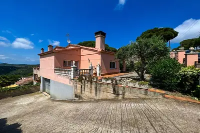 Image de Villa côtière chic avec piscine tranquille