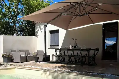 Image de villa moderne en Provence 3 chambres avec piscine