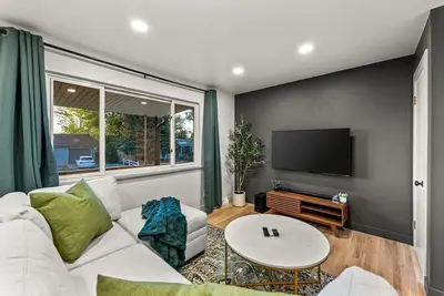 Image de Arvada Hotspot | Modern Vibes | Sauna & Games