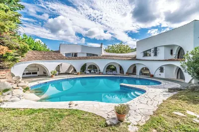 Image de Luxurious and quiet 5-bedroom villa in enchanting Grasse with WiFi, Ac, Pool,