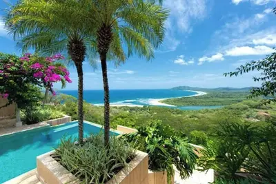 Image de Colina del Mar, an Elegant 4-bedroom home with spectacular views