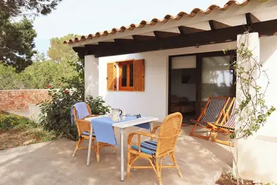 Image de Maison avec terrasse et jardin pour familles. Plage à pied (300 m)