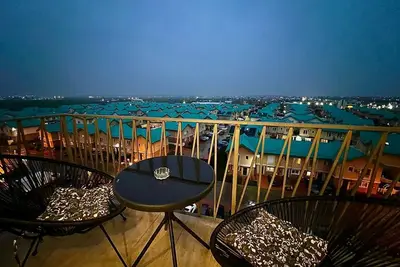 Image de 15 minutes to internation airport and Therme spa! Free pool and parking!