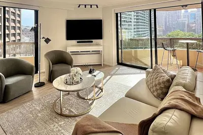 Image de Elegant Hyde Park View Retreat with Rooftop Spa Sauna Pool and Gym