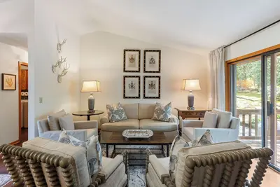 Image de Buckberry Bend - One-level home only minutes from Downtown Highlands Nc