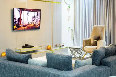 Image de 4 Bedroom with Pool Table, High-Speed WiFi & Parking • Long Stay