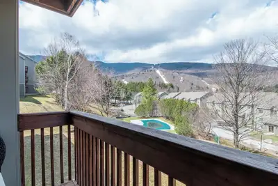 Image de Cozy Sugarbush condo w/ ski-in/ski-out