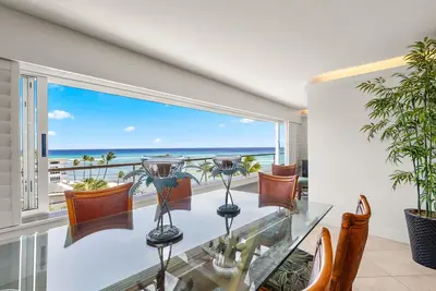 Image de Colony Surf Hideaway: 2br Beachfront Condo w/ Views & Tub
