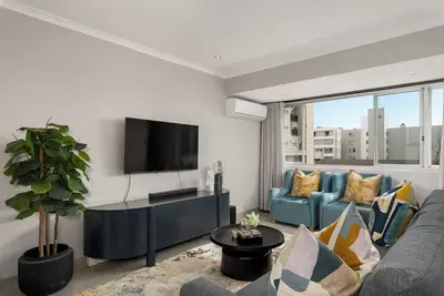 Image de Stylish City Apartment with Mountain Views