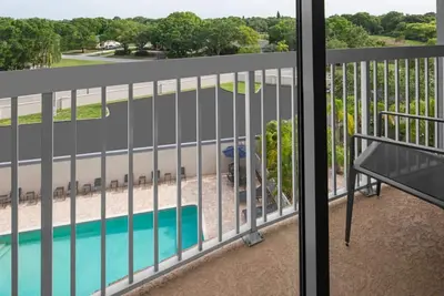 Image de Perfect for Families! 4 Queen Rooms w/ Wi-Fi, Gym Access & Outdoor Pool!