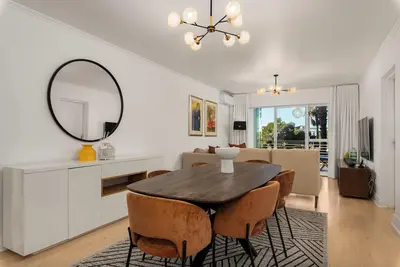 Image de Sophisticated Century City Apartment | Pool