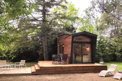 Image de Tiny House familiale dans le parc proche piscine