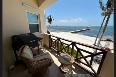 Image de Beachfront Bliss Awaits – 2br Condo with Pool, Kayaks & Ocean Views!