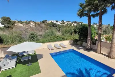 Casa Couscous à 1km de la mer, idéale pour une famille avec piscine et jardin.