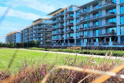 Image de Bayline Luxury Condo • Beachfront - Pool - Gym - Spa