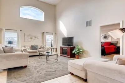 Image de Emerald Magic - 5 Bedroom w/ South Facing Pool and 4 Miles from Disney