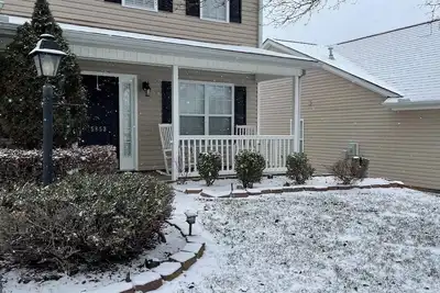 Image de A place to enjoy Winter! nearby Skiing, Famous Christmas lights, Truist Soccer