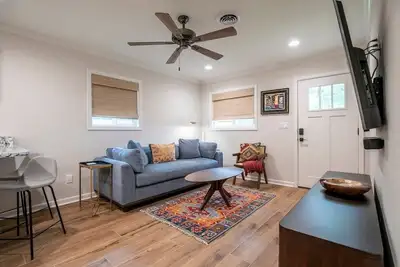 Image de The Square Unit 2, Cozy 1 Br by VelvetDitchVillas