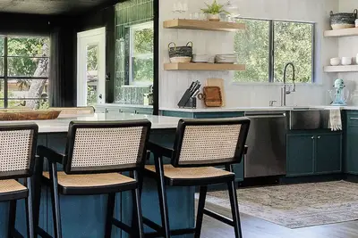 Image de Family-Friendly Lake Retreat: Kayaks, Fire Pit, Views, and Award Winning Design