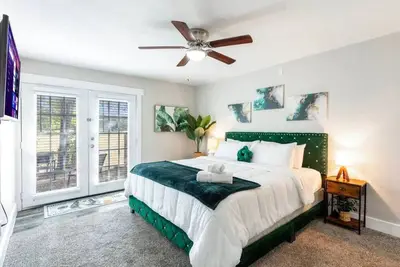 Image de 2 bedroom/Walk to Cowboys and Rangers Games