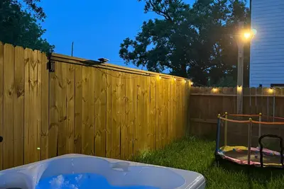 Image de 4br Fun House in Houston w/Hot Tub, Grills & Games and more