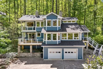 Linville Mountain Sanctuary: Light-Filled Home With Epic Views; Disc golf course