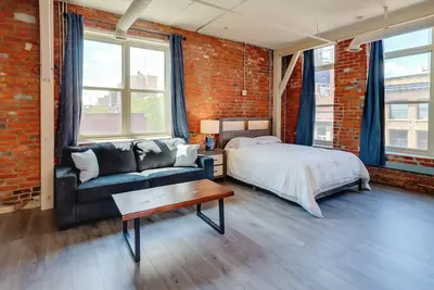 Image de Steps to Shops & Eats: Dtwn Omaha Gem!