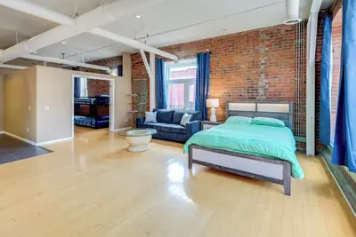 Image de Prime Old Market Location: Walkable Omaha Condo!