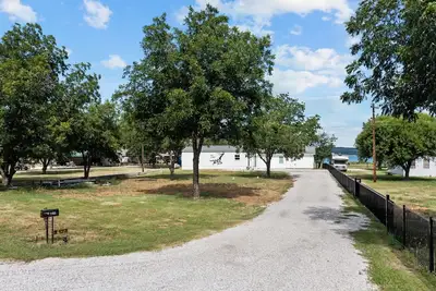 Image de Lakefront Retreat with Two Homes!