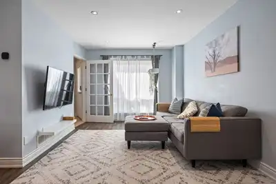 Image de Modern 4br w/ Parking – 10 Min to Yyz Airport