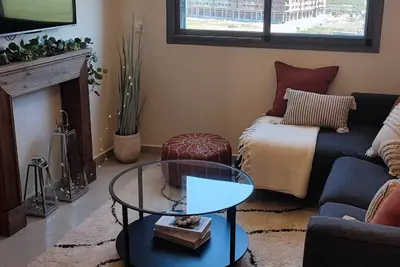 Image de Appartement cosy tout équipé, 6 min de l'aéroport, Fibre, clim, parking gratuit.