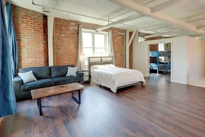 Image de Explore Old Market: Convenient Omaha Condo