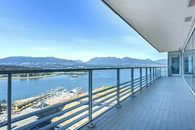 Image de Luxury 2-Bedroom Residence at Fairmont Pacific Rim – Available