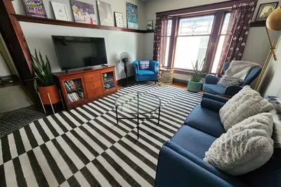 Image de 2 bedroom Historic Apt between downtown and the Stadium. Go Bills!