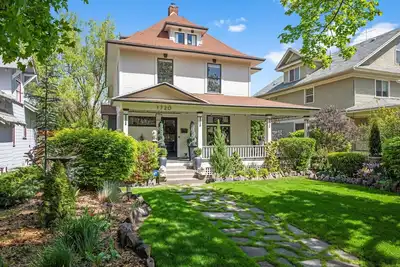 Image de New! Updated South Hill Craftsman Sleeps 12!