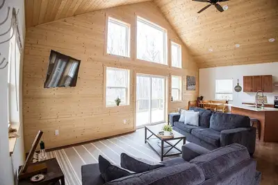 Private Lake Access! Kayaks&Paddleboards! Sleeps9!