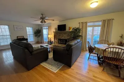 Image de Charming 3-bedroom house with WiFi, Ac near peaceful Sylva, Dillsboro and Casino