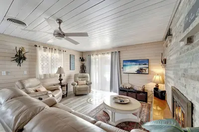 Image de Ripple Inn: Lagoon pool, shark toothing gear, and 10 min drive to Manasota Beach