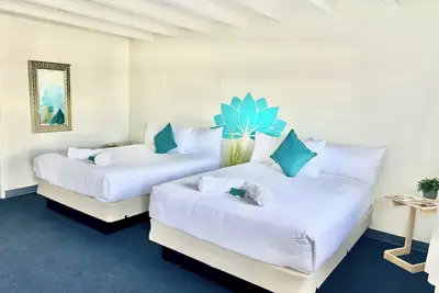 Image de Deluxe Double Bed 2 Queen Beds - Sleeps 4 - Non-Smoking