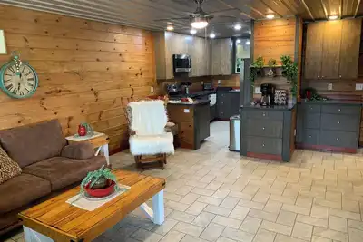 Image de Charming 2-bedroom apartment with WiFi, Ac, Washer and Dryer in quaint Grimsley